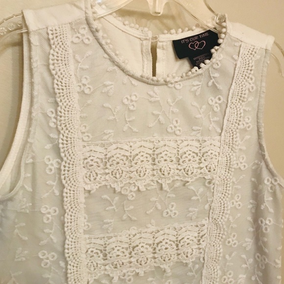 Sleeveless Blouse - Picture 2 of 9